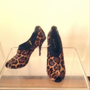Elizabeth and James - Womens Leopard Print Fur Pum